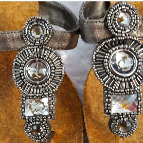 Reaction Kenneth Cole WEDGE  Sandals FLIP FLOP METALLIC Large RHINESTONE Beaded - Picture 7 of 9